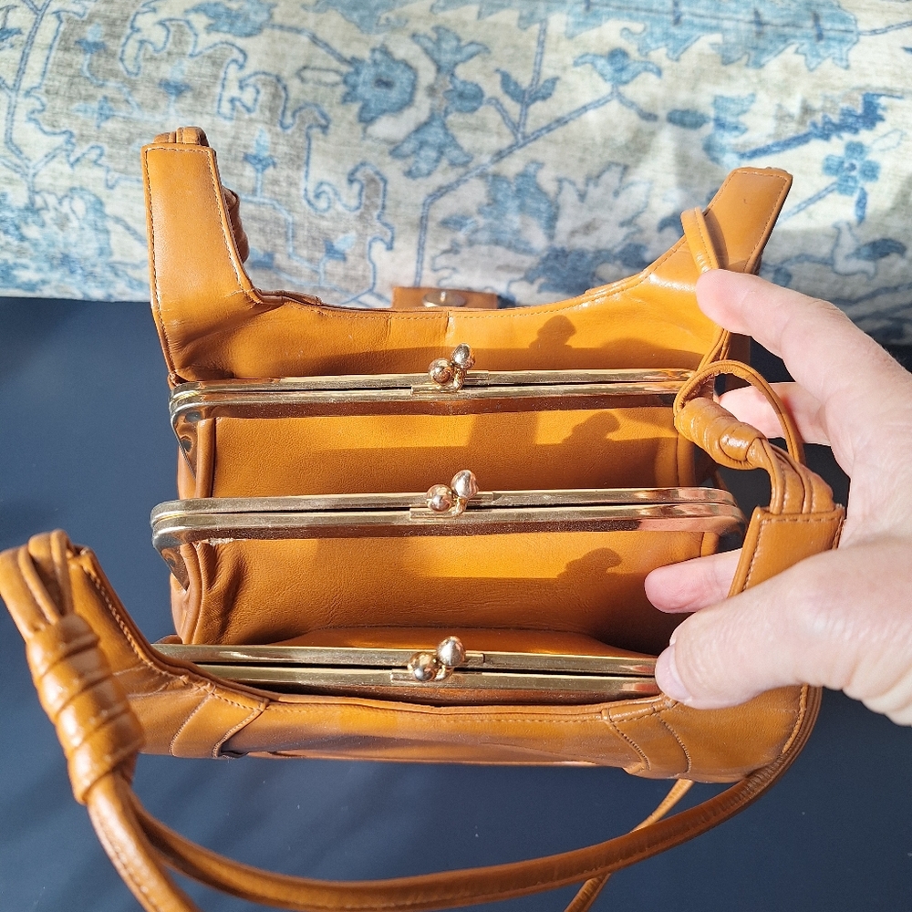 Vintage Preowned Tan Possible Leather Women's Bag Made In Italy---Lou Taylor - Picture 3 of 12